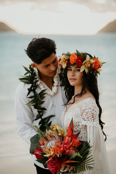 Best Places to Elope in Hawaii - Taylor Denton Photography Kona Hawaii Wedding, Hawaiian Engagement Photos, Laie Hawaii Temple Wedding, Hawaii Beach Wedding Dress, Hawaii Bride, Cow Wedding, Weddings In Hawaii, Elope In Hawaii, Champagne Collection