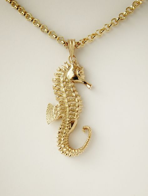 Gold Seahorse Necklace, Seahorse Aesthetic, Seahorse Jewelry, Seahorse Necklace, Seahorse Pendant, Horse Necklace, Jewelry Accessories Ideas, Seahorses, Gold Hand