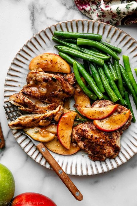 One skillet is all you need to make this flavorful apple cider chicken. Tender chicken thighs are coated with a cozy mix of warm spices, and topped with sweet apples and shallots sautéed in a juicy apple cider pan sauce. An easy dinner recipe you'll want to make on repeat all autumn long! Recipe on sallysbakingaddiction.com Vegetarian Pumpkin Chili, Apple Cider Chicken, Cider Chicken, Lemon Thyme Chicken, Savory Butternut Squash, Vegetable Pot Pies, Sally's Baking, Spiced Apple Cider, Easy Baked Chicken