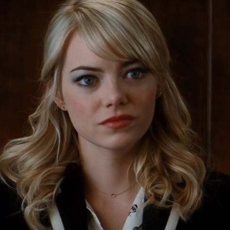 gwen stacy icons. the amazing spider-man 2 icons. Gwen Stacy Haircut, Spider Man And Gwen, Gwen Peter, Emma Stone Blonde, Spiderman Gwen Stacy, Gwen Stacy Icon, Emma Stone Gwen Stacy, Emma Stone Hair, Emily Stone