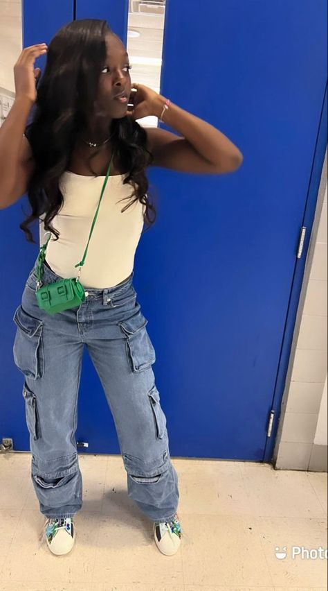 Highschool Basketball Game Outfit, Baggy Jeans And Jordans Outfit, Cheap Urban Style Baggy Jeans, Baggy Jeans Outfit 90s Black Women, Baddie Baggy Jeans Outfit, Black Teen Girl Streetwear, Outfits With Baggy Jeans, Outfit Info, Fashion School Outfits