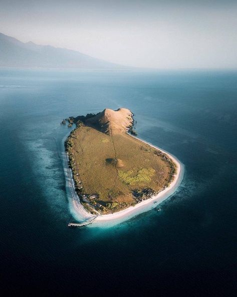 Isolated Island, Middle Of The Ocean, Cheap Flight, Cheap Flight Tickets, Flight Tickets, Fairy Queen, Aerial Photo, Birds Eye View, Drone Photography