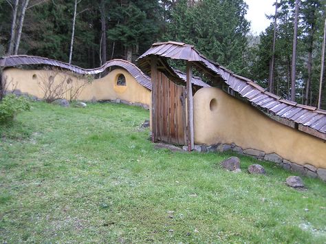 Adobe Fence Wall, Cob Wall Garden, Cob Garden Wall, Storybook Village, Earthen House, Village Family, Cob Home, Home Gardening Ideas, Passive Solar Homes