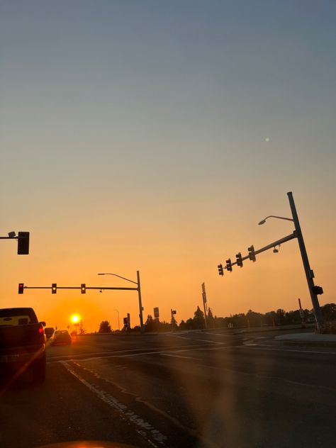 Salem Oregon Aesthetic, Goldenhour Aesthetic, Oregon Aesthetic, Oregon Sunset, Albany Oregon, Aesthetic Sun, Dream Vision Board, Salem Oregon, Vaulting