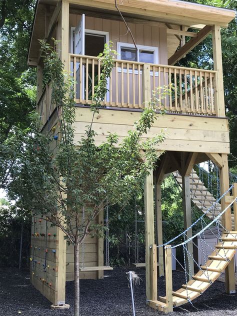 Kid-Friendly Spaces Gallery — Dabah Designs Kid Clubhouse, Cool Tree Houses For Kids, Outdoor Clubhouse, Backyard Path, Treehouse Kids, Garden Tree House, Backyard Play Spaces, Kids Clubhouse, Treehouse Ideas