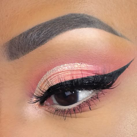 Peach Eyeshadow Looks, Eyeshadow Looks Black Women, Xv Makeup, Crazy Eyeshadow, Quince Makeup, Light Pink Eyeshadow, White Eye Makeup, Eye Makeup For Hooded Eyes, Prom Makeup For Brown Eyes