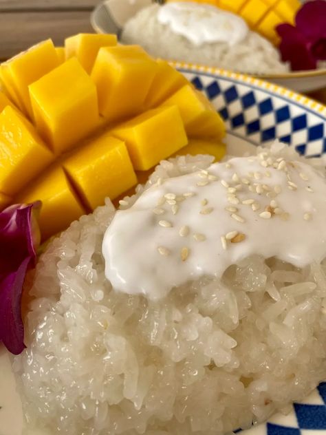 Thai Mango Sticky Rice Recipe (Khao Niao Mamuang) Sticky Rice Dessert Recipe, Rice Dessert Recipes, Thai Mango Sticky Rice, Mango Sticky Rice Recipe, Thai Recipes Dessert, Sticky Rice Recipe, Popular Thai Dishes, Coconut Milk Dessert, Easy Thai Recipes