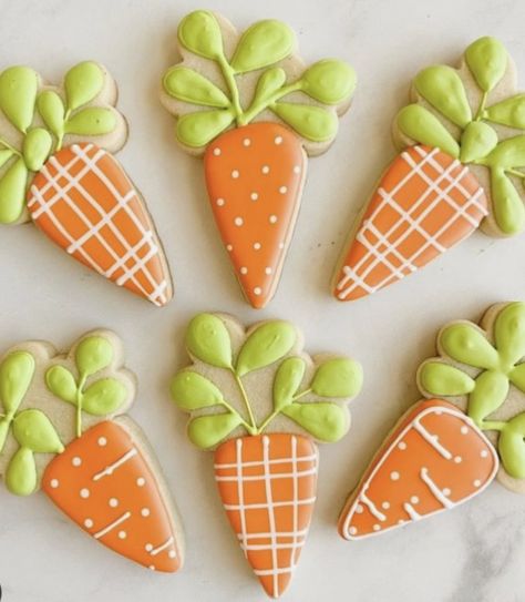 Carrot Decorated Cookies, Carrot Sugar Cookies Decorated, Decorated Cookies Spring, Spring Cutout Cookies, Easter Sugar Cookie Ideas, Carrot Cookies Decorated, Easter Sugar Cookies With Royal Icing, Easter Carrot Cookies, Spring Decorated Cookies