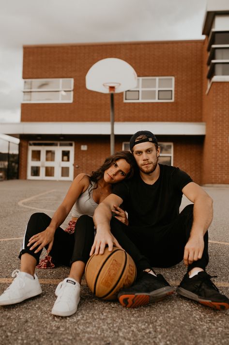 Basketball Couple Pictures, Basketball Relationship Goals, Basketball Engagement Photos, Basketball Player Boyfriend, Basketball Wedding, Basketball Couples, Basketball Game Outfit, Couple Sessions, Sports Couples