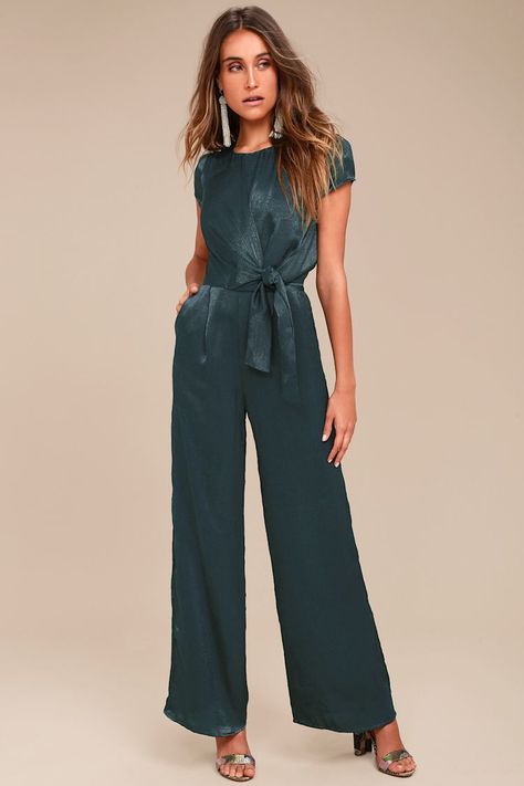 Emerald Green Womens Pant Suit, Officiant Outfits For Women, Women Semi Formal Outfit Wedding, Semi Formal Pants Outfit For Women Party, Semi Formal Holiday Party Outfit, Womens Formal Attire, Cocktail Attire Women, Festive Cocktail Attire, Semi Formal Outfits For Women Wedding