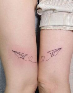 20+ Best Couple Tattoo Ideas To Take Your Relationship To A Next Level 39 Simple Couples Tattoos, Pair Tattoos, Maching Tattoos, Best Couple Tattoos, Cute Matching Tattoos, Matching Friend Tattoos, Small Matching Tattoos, Matching Best Friend Tattoos, Couple Matching Tattoo