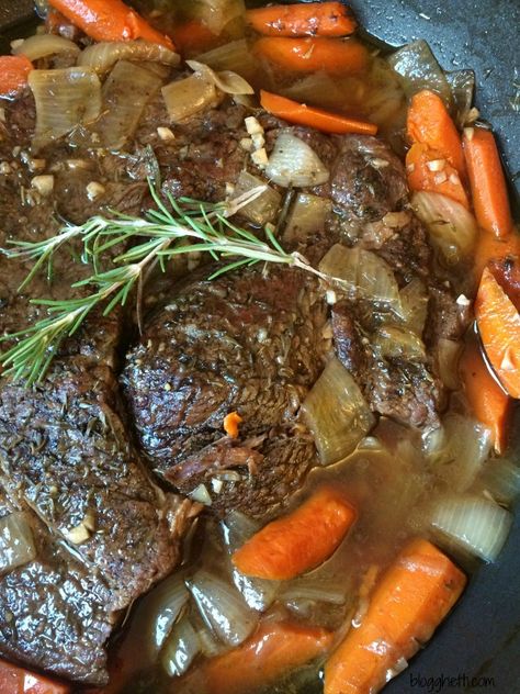 Melt in Your Mouth Perfect Oven Pot Roast Pioneer Woman Pot Roast, Hot Roast Beef Sandwiches, Oven Pot Roast, Pot Roast Recipe, Roast Beef Sandwiches, Beef Pasta, Beef Chuck Roast, Comfort Food Recipes Dinners, Roast Recipe