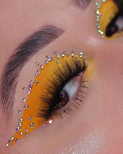 Very Easy Makeup, Make Up Yeux, Make Up Designs, Smokey Makeup, La Girl Cosmetics, Rhinestone Makeup, Carnival Makeup, Cute Eye Makeup, Mascara Primer