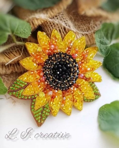 Beaded Flowers Patterns, Textile Art Embroidery, Felt Beads, Bead Embroidery Tutorial, Brooch Diy, Handmade Embroidery Designs, Bead Embroidery Jewelry, Bead Stitching, Bead Work Jewelry