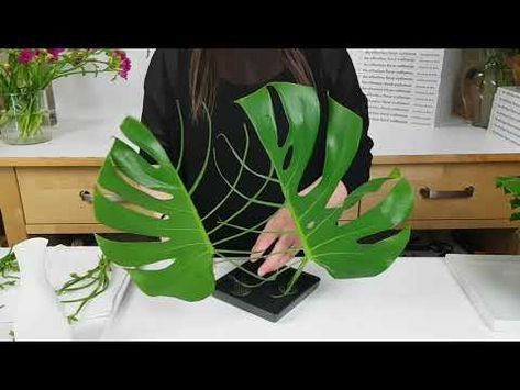 YouTube Foliage Flower Arrangements, Tropical Flower Arrangements Diy, Floral Structure, Floristry Techniques, Flower Styling, Bar Casa, Deco Fruit, Foliage Arrangements, Palm Leaf Art