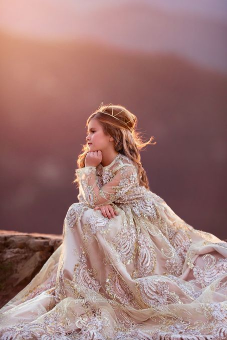 Princess Shot, Princess Photo Shoot, Sara Evans, Fairy Photoshoot, Princess Photo, Princess Inspired, Foto Poses, Kids Portraits, Birthday Photoshoot