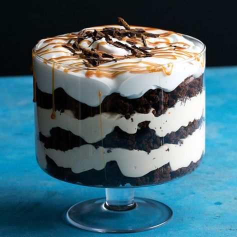 Caramel Trifle, Salted Caramel Brownie, Brownie Trifle, Dessert Design, Trifle Recipes, Chocolate Trifle, Salted Caramel Brownies, Trifle Desserts, Caramel Brownies