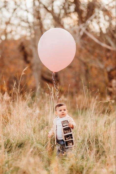 Big Brother Announcement Balloons, Big Brother Announcement With Balloons, Gender Reveal Sibling Photo, Brother Gender Reveal Ideas, Gender Reveal Photo Ideas Sibling, Big Brother Pictures Announcement, Big Sibling Gender Reveal Ideas, Big Sis Announcement Ideas, Gender Reveal Photos With Sibling