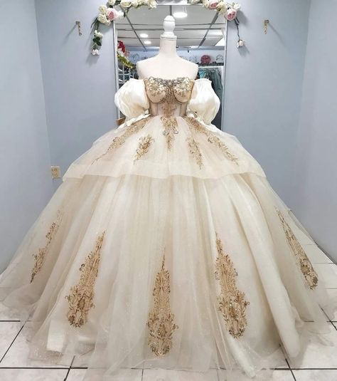 Beige Quinceanera Theme, Beige Quinceanera Dresses, Extravagant Wedding Decor, Champagne Quince Dresses, Champagne Quince, Quince Stuff, Xv Dresses, Champagne Quinceanera Dresses, Quinceanera Themes Dresses