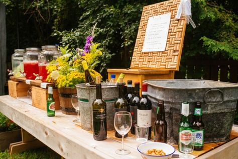 How to set up a functional outdoor bar || Simple Bites #entertaining #bar Outdoor Wedding Bar, Mason Jar Drink Dispenser, Outdoor Buffet, Alcohol Bar, Coconut Ginger, Outside Bars, Serving Bar, Outdoor Bar Sets, Ginger Chicken