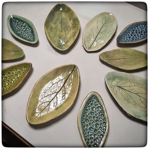 ...recent new little plates #ceramics #pottery #butnotasmuchclayworkaslastyear Slab Pottery Ideas, Handbuilt Pottery, Slab Ceramics, Clay Tips, Ceramic Workshop, Pottery Handbuilding, Slab Pottery, Leaf Texture, Hand Built Pottery