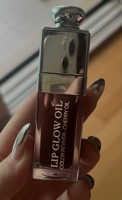 Rose Wood Dior Lip Oil, Dior Lip Oil Mahogany Aesthetic, Dior Lip Oil Mahogany, Dior Lip Oil Aesthetic, Dior Lip Glow Oil, Dior Lip Oil, Dior Lipgloss, Lip Glow Oil, Dior Lip