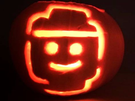 Carve a Lego head figurine Lego Pumpkin Carving Ideas, Lego Jack O Lantern, Roblox Pumpkin Carving Ideas, Lego Pumpkin Carving, Simple Pumpkin Carving Ideas For Kids, Pumpkin Carving Kids, Long Pumpkin Carving Ideas, Lego Pumpkin, Lego Head