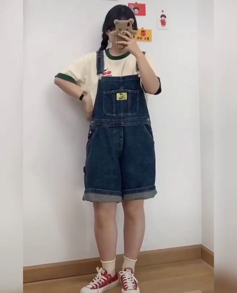 Oversized Overalls Outfit, Overalls Outfit Short, Oversized Overalls, Oversized Outfits, Picture References, Dungaree Shorts, Colourful Clothes, Custom Bedroom, Oversize Outfit