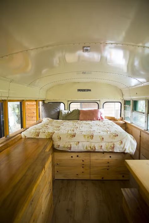 Converted School Bus, Bus Life, Surf Shack, Dream House Rooms, Prefab Homes, Home Design Decor, Modern Homes, House On Wheels, School Bus