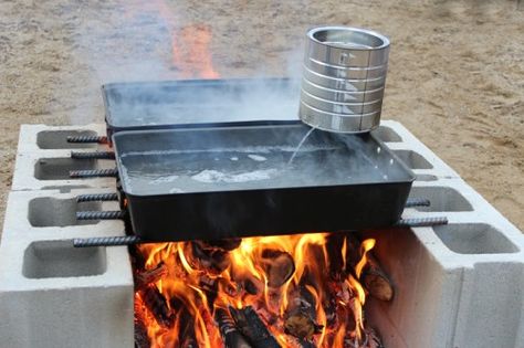 Simple maple sap evaporator setup...look at this for next years tapping Maple Syrup Tree, Maple Syrup Taps, Diy Maple Syrup, Maple Syrup Evaporator, Maple Tapping, Composting Ideas, Helping Nature, Homemade Maple Syrup, Foraged Food