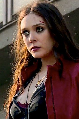 Scarlet Witch / Wanda Maximoff (Elizabeth Olsen) | This Is How Different The "Avengers" Cast Looks Out Of Character Emo Wanda, Maximoff Twins, Scarlet Witch Cosplay, Avengers Cast, Lizzie Olsen, Elizabeth Olsen Scarlet Witch, Scarlet Witch Marvel, Scarlett Witch, Avengers Age