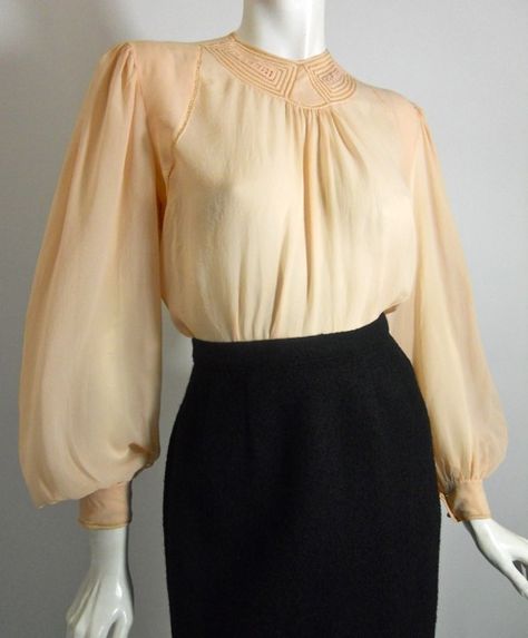 Pale peach silk 1930s blouse with deco topstitch and cutwork design at neckline, openwork down to side seams. 1930s Blouse, 1930 Fashion, Michelle Dockery, 30s Fashion, Casual Chique, Pale Peach, Retro Mode, 1930s Fashion, Clothing Vintage