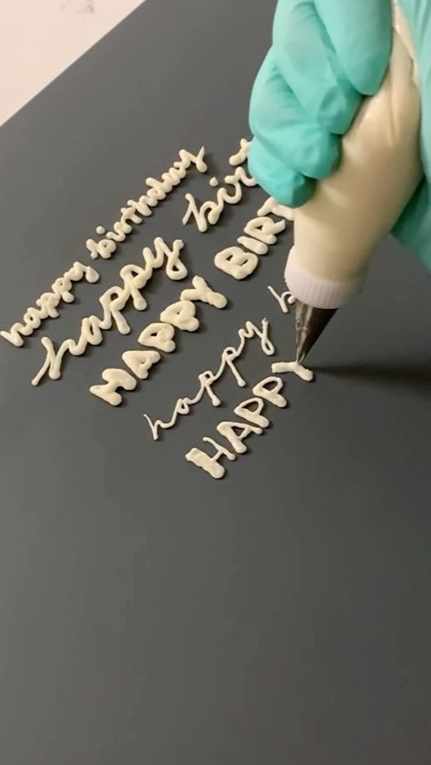 suite.bakes on Instagram: “Happy Birthday” in 5 different styles for cakes🎂✍🏼 I’m using Swiss Meringue Buttercream, and the piping tips are @wiltoncakes 1 and 2.… Piping Tips Organization, Happy Birthday Icing Writing, Happy Birthday Piping On Cake, Buttercream Calligraphy, Frosting Lettering, How To Write On A Cake, Buttercream Writing, Piping Borders On Cakes, Piping Techniques Cake