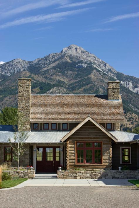 Picturesque Montana farmhouse with an attached barn Barn Aesthetic, Red Windows, Aesthetic Farmhouse, Farmhouse Style Exterior, 15 Aesthetic, Farmhouse Exterior Design, Montana Homes, Farmhouse Outdoor, Beautiful Farmhouse