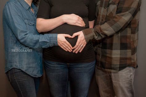 Surrogate Pictures Photo Ideas, Surrogacy Maternity Pictures, Surrogacy Pictures, Surrogacy Photoshoot, Surrogate Maternity Photos, Adoption Maternity Photos, Family Pregnancy Photoshoot, Surrogacy Photos, Beautiful Maternity Photos