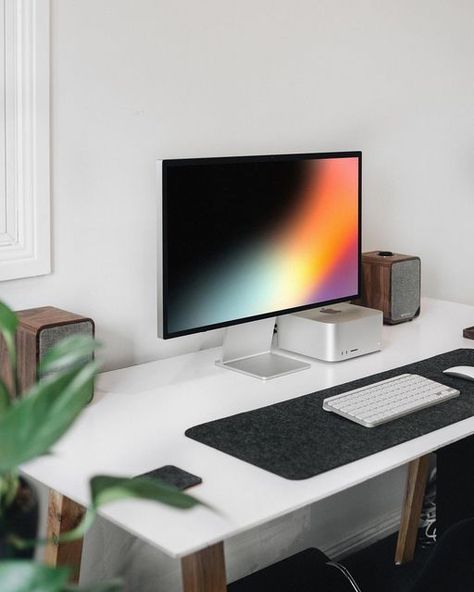 iSetups | Minimal Setups 🌱 on Instagram: "Today’s @isetups 👨🏻‍💻 What’s your favourite part of this setup❓ Rate this 1-10! Media by @hakeemrx" Apple Set Up, Editing Setup, Apple Setup, Mens Home Office, Minimal Desk Setup, Catalogue Cover, Minimal Setup, Male Living Space, Apple Set