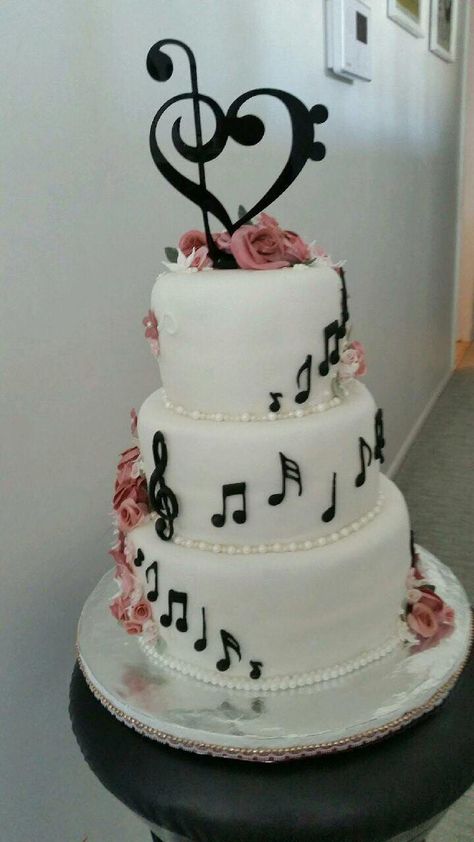 Wedding For Music Lovers, Music Themed Wedding Cake, Musical Wedding Cake, Wedding Cake Music, Cake Music Theme, Cake For Music Lover, Musical Note Cake, Music Wedding Cake, Music Wedding Theme