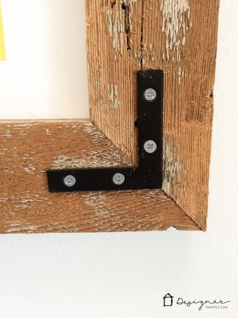 Love this DIY picture frame tutorial! So, so smart to use reclaimed wood or pallets for that rustic look! This blogger used an old fence she tore down. Can't wait to try it. Diy Pallet Picture Frames, Rustic Picture Frames Diy, Old Barn Wood Projects, Wood Frame Diy, Diy Wood Frame, Cadre Photo Diy, Pallet Picture Frames, Reclaimed Wood Picture Frames, Old Wood Projects