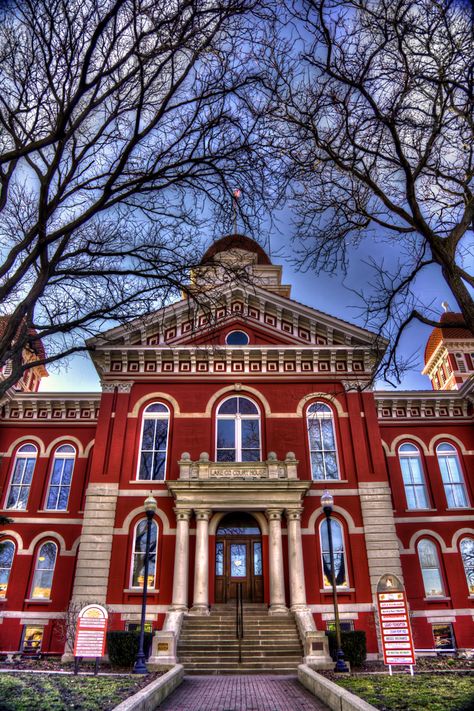 Old Lake County Courthouse in downtown Crown Point, Indiana. This historic courthouse is a prominent landmark in Lake County and served as the Lake County government center from 1878 to 1974. Today, the courthouse is home to the Courthouse Shops, a group of stores and galleries that are open to the public. Photo by @Joey Lax-Salinas Courthouse Pictures, Crown Point Indiana, Indiana Photography, United States Geography, Roadtrip America, Indiana Wedding, Lake County, Beautiful Sites, Grand Hotel