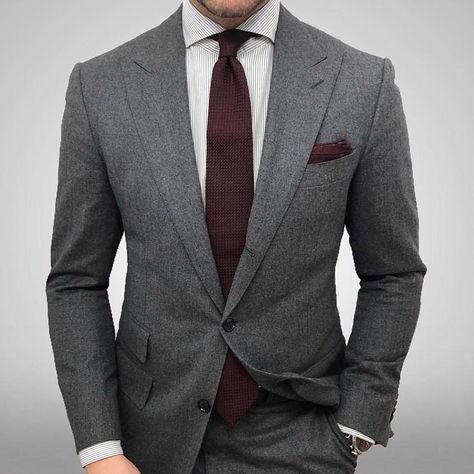 Gentlemen's Crate on Instagram: “Pure class by @dapper.one 👌 #GentlemensCrate” Grey Suit Black Shirt, Grey Suit White Shirt, Grey Suit Combinations, Dark Grey Suit, Cheap Suits For Men, Mens Tailored Suits, Mens Suit Style, Grey Suit Wedding, Cashmere Suit