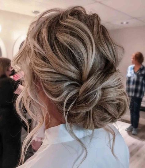 Messy Updos, Mother Of The Groom Hairstyles, Wedding Hairstyles And Makeup, Messy Hair Updo, Easy Updo Hairstyles, Mother Of The Bride Hair, Dance Hairstyles, Mom Hairstyles, Wedding Hair Inspiration