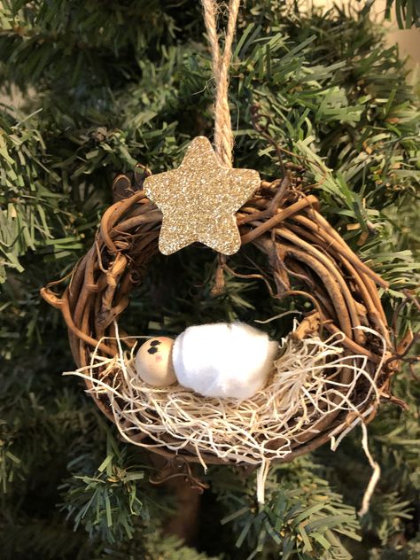 Baby Jesus Wreath Ornament, Diy Baby Jesus Ornament, Diy Christmas Gifts Christian, Pre K Christian Christmas Crafts, Diy Manger Ornament, Diy Jesus Christmas Decorations, Nativity Diy Ornaments, Baby Jesus Ornament Diy, Diy Cross Ornaments