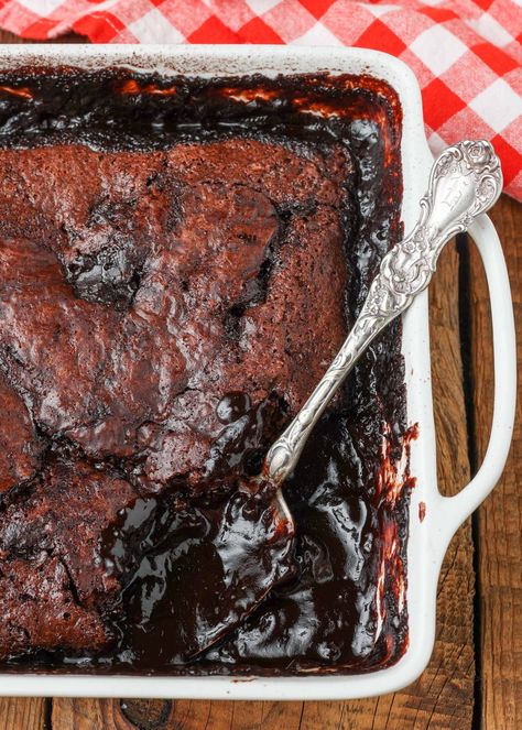 Chocolate Cobbler Brownie Pudding Cake, Hot Fudge Pudding, Chocolate Pudding Cake Recipe, Unusual Dessert, Fudge Pudding, Gooey Chocolate Cake, White Chocolate Ice Cream, Brownie Pudding, Fudgy Cake