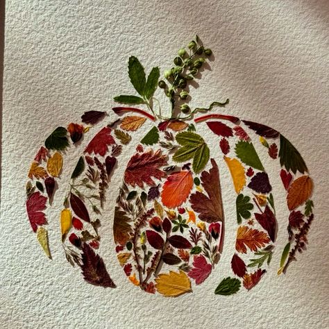 Pressed flower art Fall Pressed Flowers, Craft With Autumn Leaves, Pressed Fall Leaves, Fall Flower Crafts, Dried Leaf Crafts, Pressed Flower Pumpkin, Fall Leaf Collage, Fall Nature Crafts, Autumn Craft Ideas