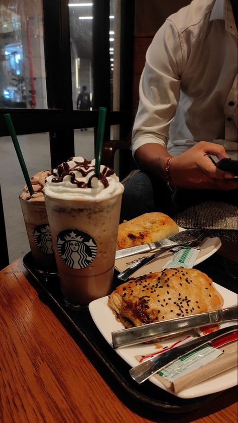 Coffee With Boyfriend Aesthetic, Starbucks Date Fake Story, Starbucks Couple Photo Ideas, Starbucks With Boyfriend, Starbucks Date Aesthetic, Coffee With Boyfriend, Coffee Date Snap, Couple Snapchat Story, Starbucks Couple