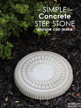 16 Concrete DIY Projects For Home Decor - Page 5 of 17 - diycandy.com Diy Stepping Stones, Concrete Step, Decoration Beton, Step Stones, Concrete Stepping Stones, Diy Step, Stepping Stones Diy, Diy Concrete Planters, Concrete Diy Projects