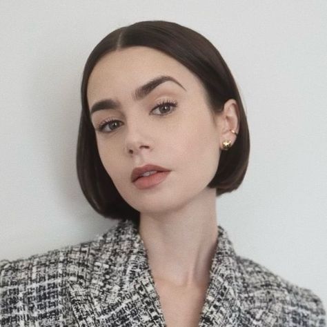 Lilly Collins Hair Bob, Lily Collins Hair Short, Lily Collins Bob, Mid Haircuts, Lily Collins Short Hair, Lily Collins Hair, Press Junket, Lily Collins Style, Hair Appointment