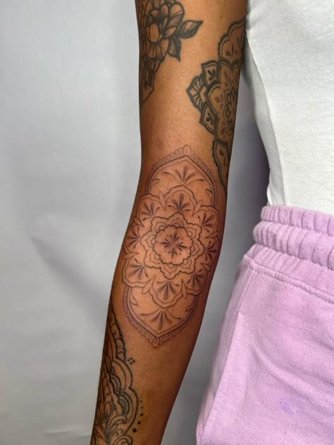 Elbow Lotus Tattoo, Elbow Tattoo Filler, Cute Elbow Tattoos For Women, Moon Elbow Tattoo, Ornamental Elbow Tattoo, Mandala Upper Arm Tattoo, Peyton Tattoo, Mandala Tattoo Elbow, Women Elbow Tattoo