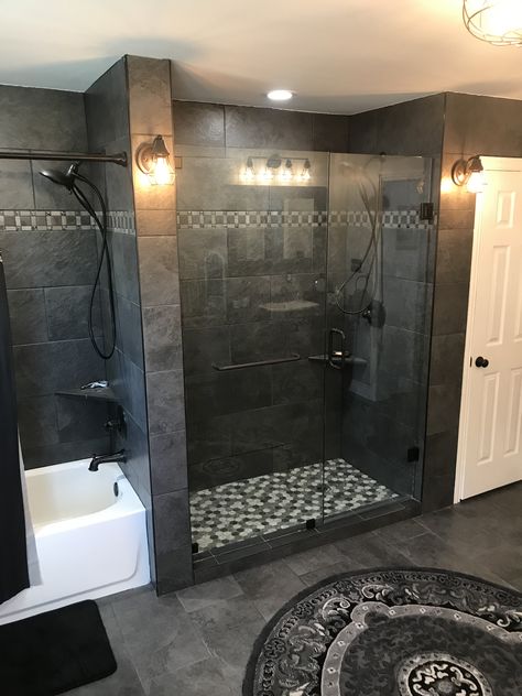 Bathroom Ideas Slate Floor, Black Tile Shower Ideas Master Bath, Slate Tile Shower Ideas, Black Walk In Shower Ideas, Black Slate Bathroom, Black Tile Bathroom Ideas, Dark Tile Shower Ideas, Grey Slate Bathroom, Slate Shower Tile