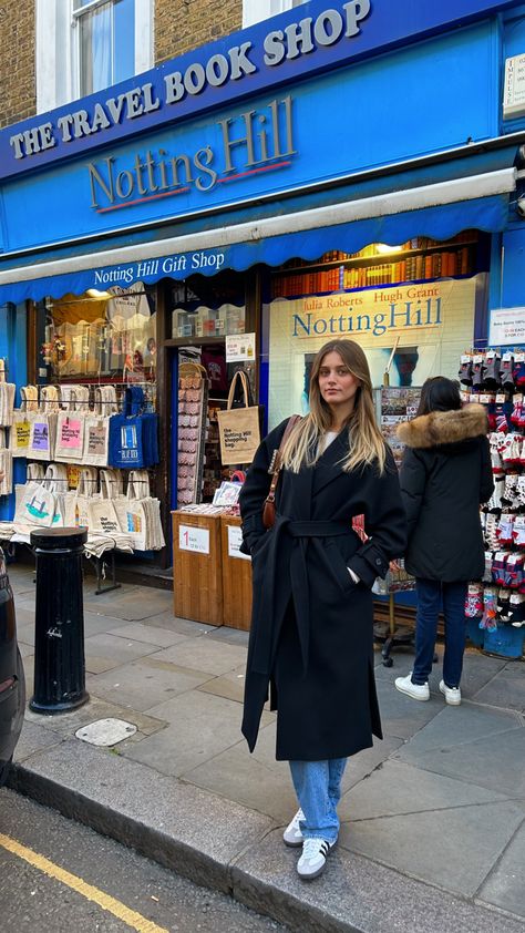 Nothing Hill Aesthetic, Notting Hill Bookshop, Living In London Aesthetic, London Girl Aesthetic, Notting Hill House, Nothing Hill, Hill Aesthetic, London Photo Ideas, Notting Hill Quotes